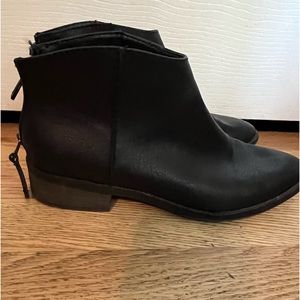 Universal Thread ankle boots